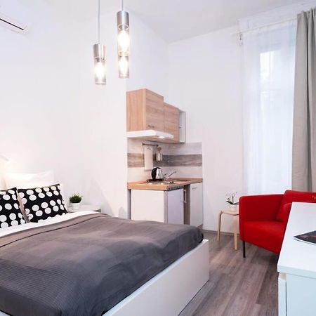 New Comfy Studio At Convenient Location Boedapest Buitenkant foto