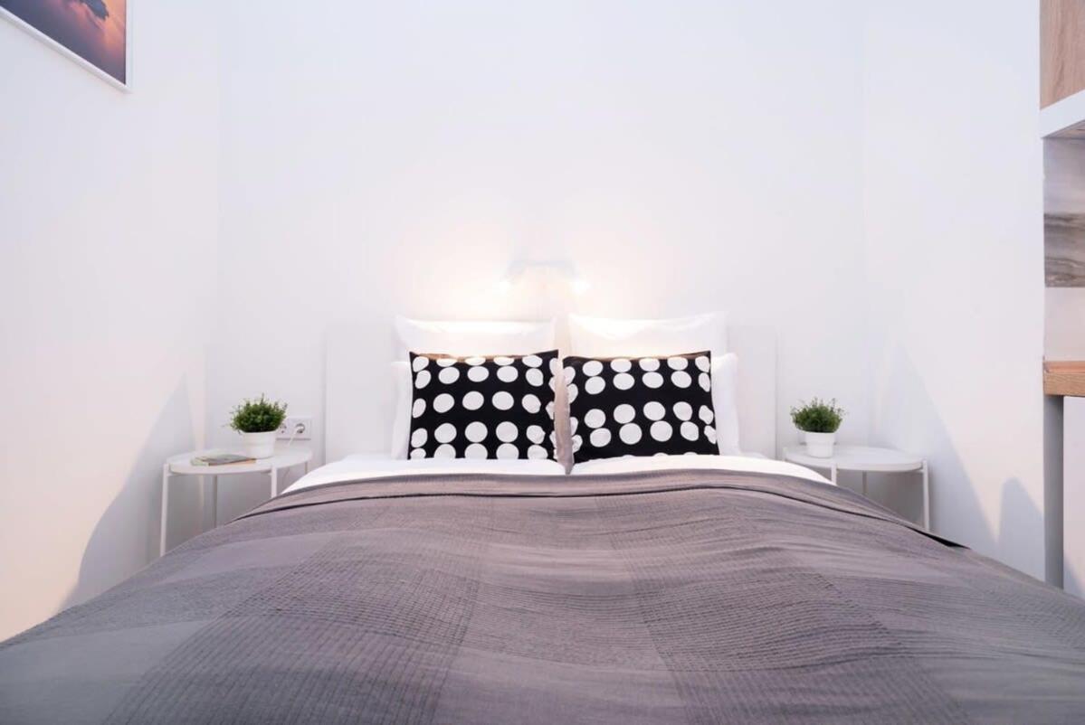 New Comfy Studio At Convenient Location Boedapest Buitenkant foto