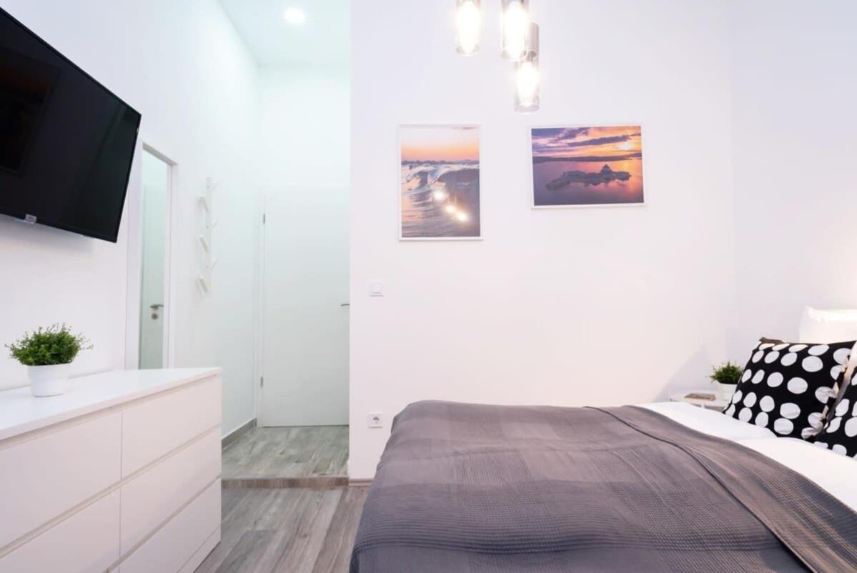 New Comfy Studio At Convenient Location Boedapest Buitenkant foto