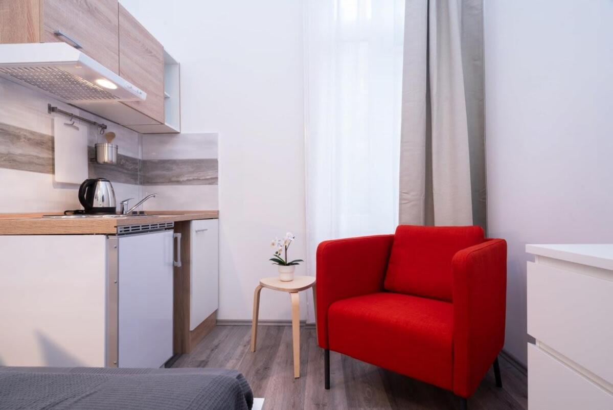 New Comfy Studio At Convenient Location Boedapest Buitenkant foto